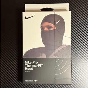 Nike Pro Therma-FIT Hood
